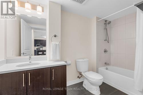 215 - 429 Kent Street, Ottawa, ON - Indoor Photo Showing Bathroom