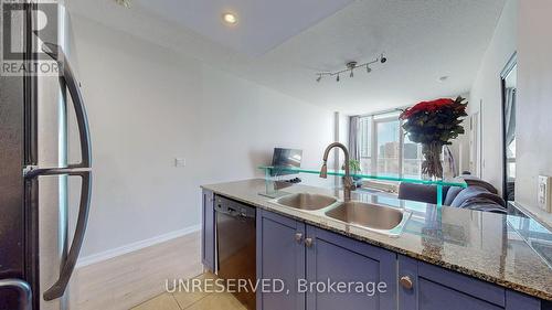 1206 - 218 Queens Quay W, Toronto, ON - Indoor Photo Showing Kitchen