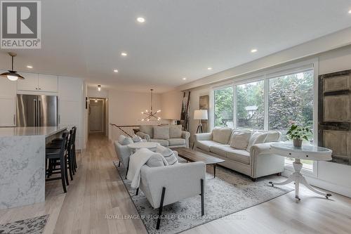 1891 Heather Hills Drive, Burlington, ON - Indoor Photo Showing Living Room