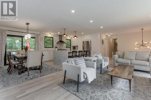 1891 Heather Hills Drive, Burlington, ON - Indoor Photo Showing Living Room