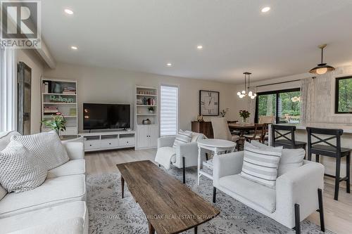 1891 Heather Hills Drive, Burlington, ON - Indoor Photo Showing Living Room