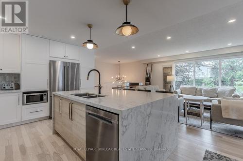 1891 Heather Hills Drive, Burlington, ON - Indoor Photo Showing Kitchen With Double Sink With Upgraded Kitchen