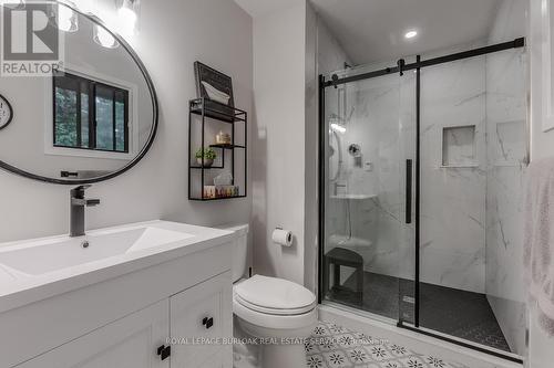 1891 Heather Hills Drive, Burlington, ON - Indoor Photo Showing Bathroom