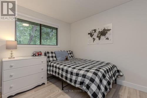 1891 Heather Hills Drive, Burlington, ON - Indoor Photo Showing Bedroom