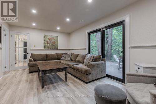 1891 Heather Hills Drive, Burlington, ON - Indoor Photo Showing Living Room