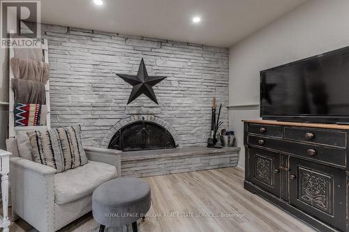 1891 Heather Hills Drive, Burlington, ON - Indoor Photo Showing Living Room