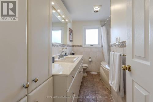 154 Hendrie Avenue, Burlington, ON - Indoor Photo Showing Bathroom