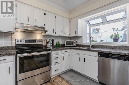 154 Hendrie Avenue, Burlington, ON - Indoor Photo Showing Kitchen With Stainless Steel Kitchen With Double Sink