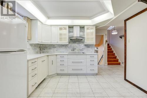 4274 Ryeford Court, Mississauga, ON - Indoor Photo Showing Kitchen