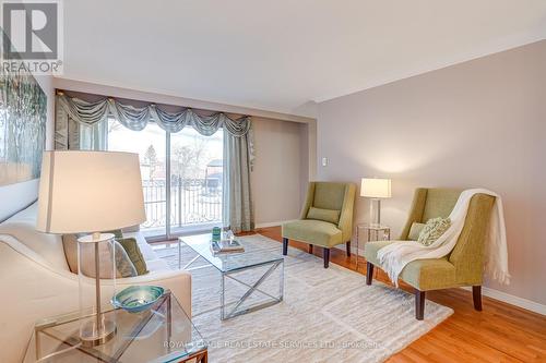 4274 Ryeford Court, Mississauga, ON - Indoor Photo Showing Living Room