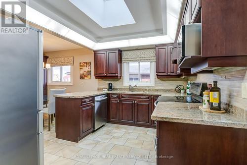 4274 Ryeford Court, Mississauga, ON - Indoor Photo Showing Kitchen