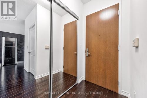 5609 - 386 Yonge Street, Toronto, ON - Indoor Photo Showing Other Room