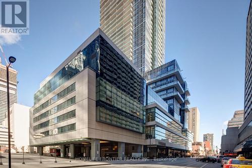 5609 - 386 Yonge Street, Toronto, ON - Outdoor