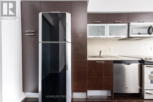 5609 - 386 Yonge Street, Toronto, ON - Indoor Photo Showing Kitchen