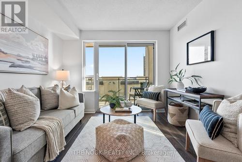 414 - 1235 Bayly Street, Pickering (Bay Ridges), ON - Indoor Photo Showing Living Room