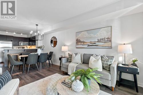 414 - 1235 Bayly Street, Pickering (Bay Ridges), ON - Indoor Photo Showing Living Room