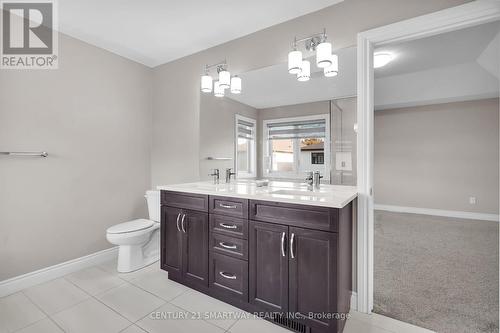 1592 Henrica Avenue, London, ON - Indoor Photo Showing Bathroom