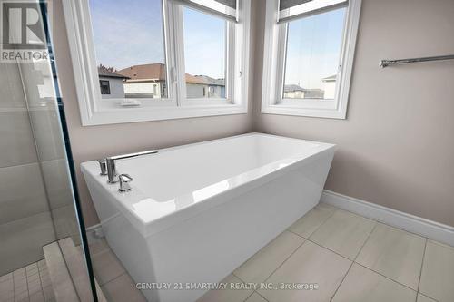 1592 Henrica Avenue, London, ON - Indoor Photo Showing Bathroom