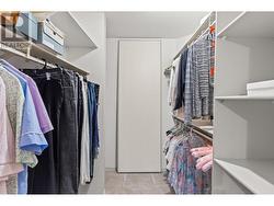 Walk in Closet - 