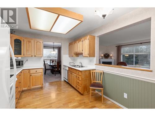 1329 Klo Road Unit# 315, Kelowna, BC - Indoor Photo Showing Kitchen With Double Sink