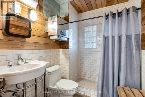 187 Fern Avenue, Toronto, ON - Indoor Photo Showing Bathroom