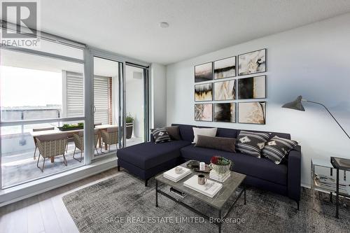 505 - 830 Lawrence Avenue W, Toronto, ON - Indoor Photo Showing Living Room