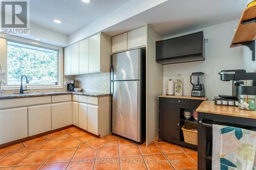 2014 Cavendish Drive, Burlington, ON - Indoor Photo Showing Kitchen