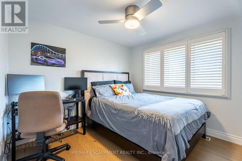 2014 Cavendish Drive, Burlington, ON - Indoor Photo Showing Bedroom