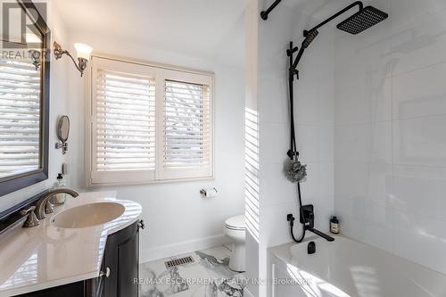 2014 Cavendish Drive, Burlington, ON - Indoor Photo Showing Bathroom