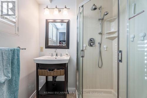 2014 Cavendish Drive, Burlington, ON - Indoor Photo Showing Bathroom