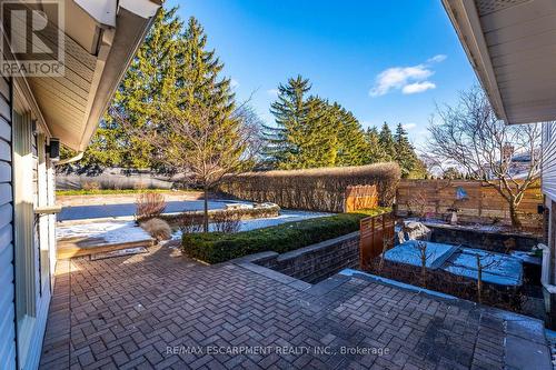 2014 Cavendish Drive, Burlington, ON - Outdoor