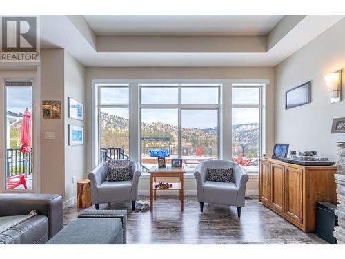 2189 Brent Drive, Penticton, BC - Indoor Photo Showing Living Room