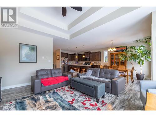 2189 Brent Drive, Penticton, BC - Indoor Photo Showing Living Room