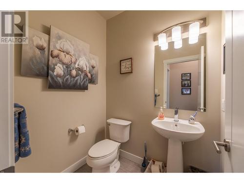 2189 Brent Drive, Penticton, BC - Indoor Photo Showing Bathroom