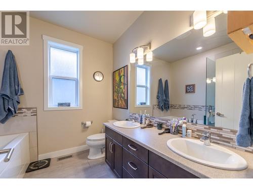 2189 Brent Drive, Penticton, BC - Indoor Photo Showing Bathroom