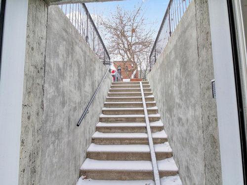 Escalier - 306-570 Rue St-Clément, Montréal (Mercier/Hochelaga-Maisonneuve), QC -  Photo Showing Other Room