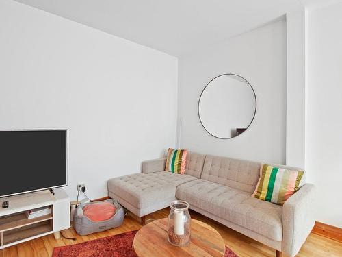 Salon - 306-570 Rue St-Clément, Montréal (Mercier/Hochelaga-Maisonneuve), QC - Indoor Photo Showing Living Room