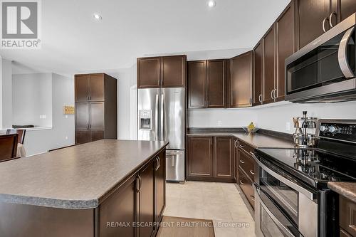 31 Showcase Drive, Hamilton, ON - Indoor Photo Showing Kitchen With Stainless Steel Kitchen