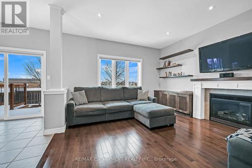 31 Showcase Drive, Hamilton, ON - Indoor Photo Showing Living Room With Fireplace