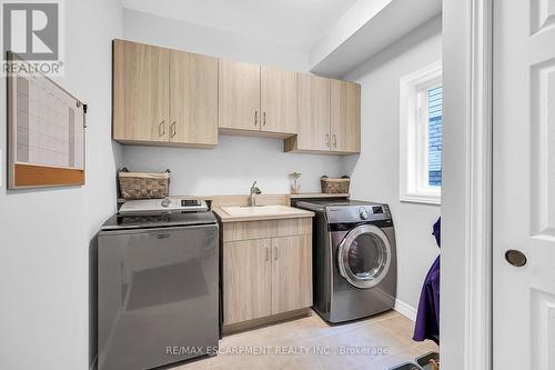 31 Showcase Drive, Hamilton, ON - Indoor Photo Showing Laundry Room