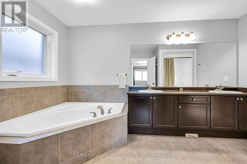 31 Showcase Drive, Hamilton, ON - Indoor Photo Showing Bathroom