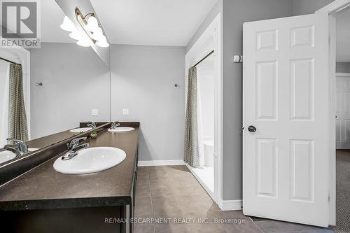 31 Showcase Drive, Hamilton, ON - Indoor Photo Showing Bathroom