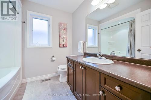 31 Showcase Drive, Hamilton, ON - Indoor Photo Showing Bathroom