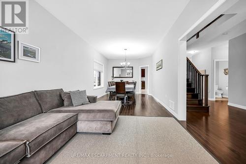 31 Showcase Drive, Hamilton, ON - Indoor Photo Showing Living Room