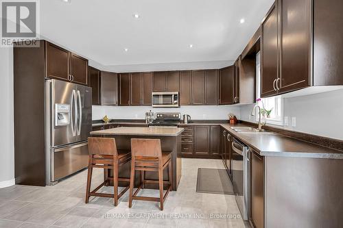 31 Showcase Drive, Hamilton, ON - Indoor Photo Showing Kitchen With Stainless Steel Kitchen