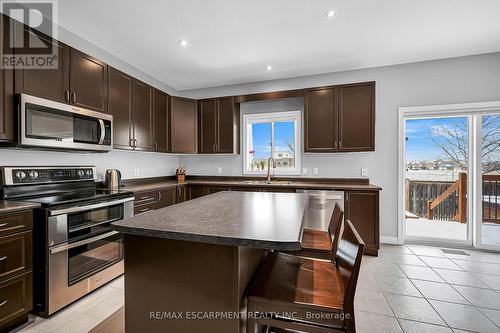 31 Showcase Drive, Hamilton, ON - Indoor Photo Showing Kitchen With Stainless Steel Kitchen