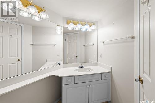 308 301 Cree Crescent, Saskatoon, SK - Indoor Photo Showing Bathroom