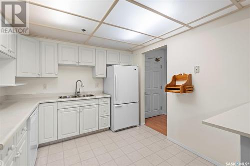 308 301 Cree Crescent, Saskatoon, SK - Indoor Photo Showing Kitchen With Double Sink