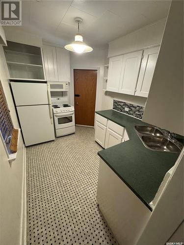 2178 Wallace Street, Regina, SK - Indoor Photo Showing Kitchen With Double Sink