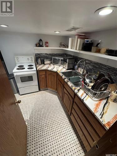 2178 Wallace Street, Regina, SK - Indoor Photo Showing Kitchen With Double Sink